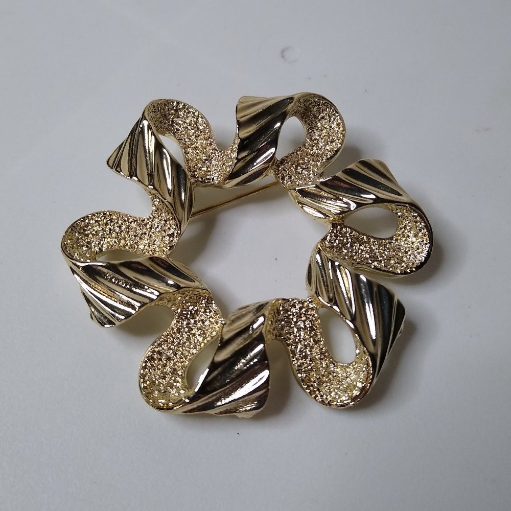 Vintage Sarah Coventry Large Decorative Metal Brooch